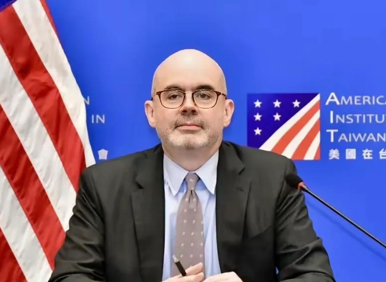 美国官员送郑丽文一句话，各方秒懂：特朗普到底怕啥？前段时间，国民党主席郑丽