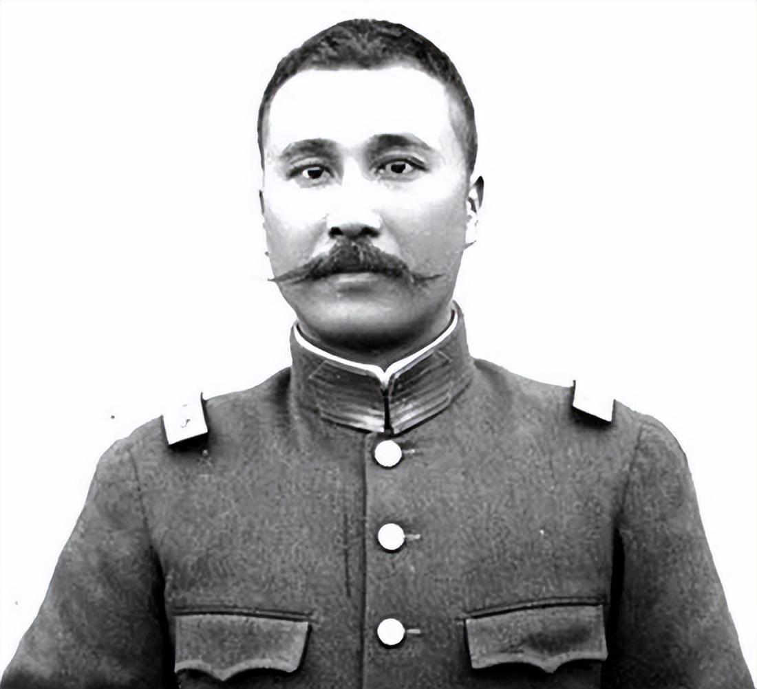 1933年，香港一间破旧寓所，55岁的陈炯明躺在一张行军床上断了气。家人问他家事