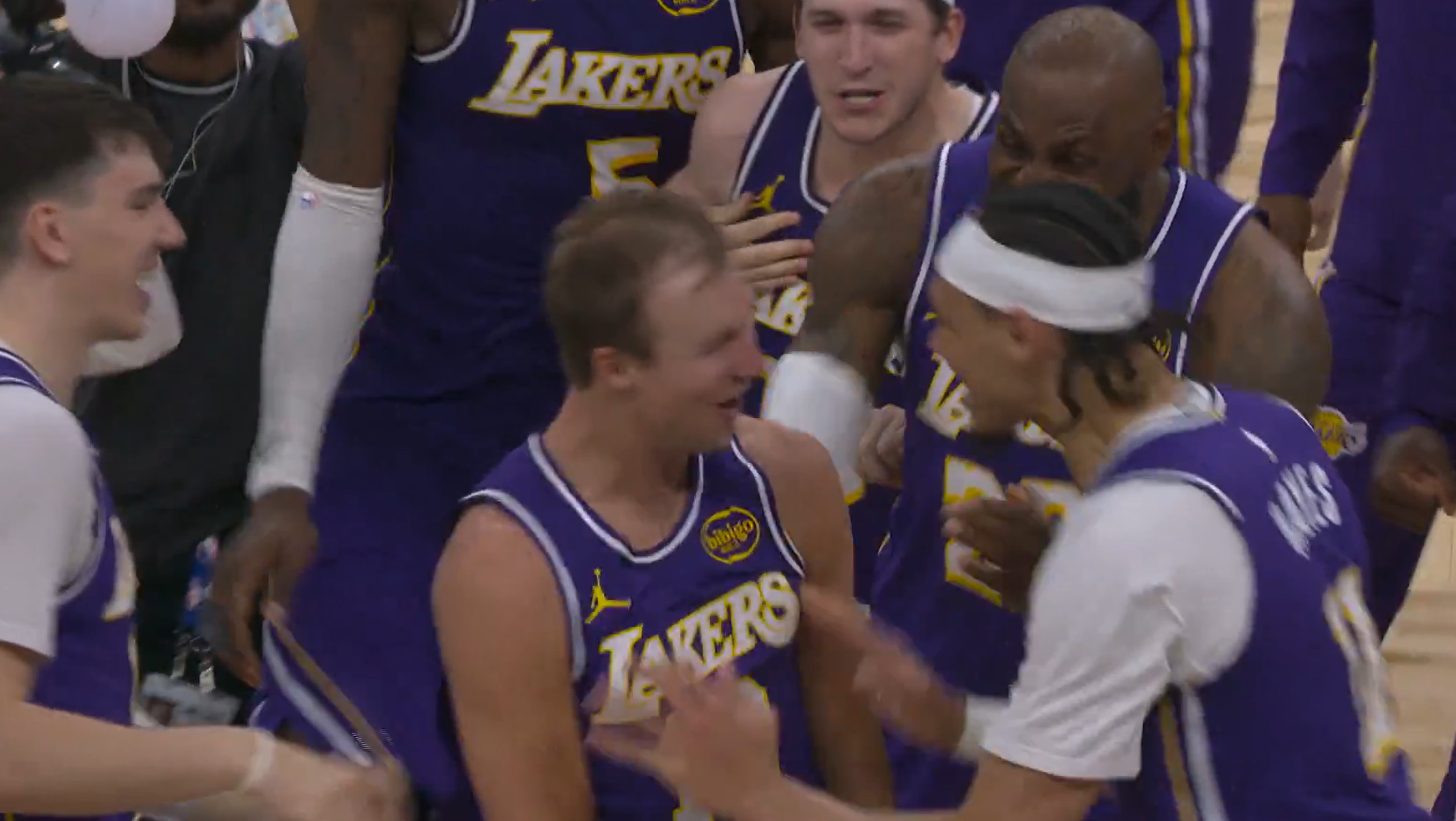 谈到最后一攻，雷迪克表示：“詹姆斯是我们的首选。如果防守出错，看看东契奇能否借夹