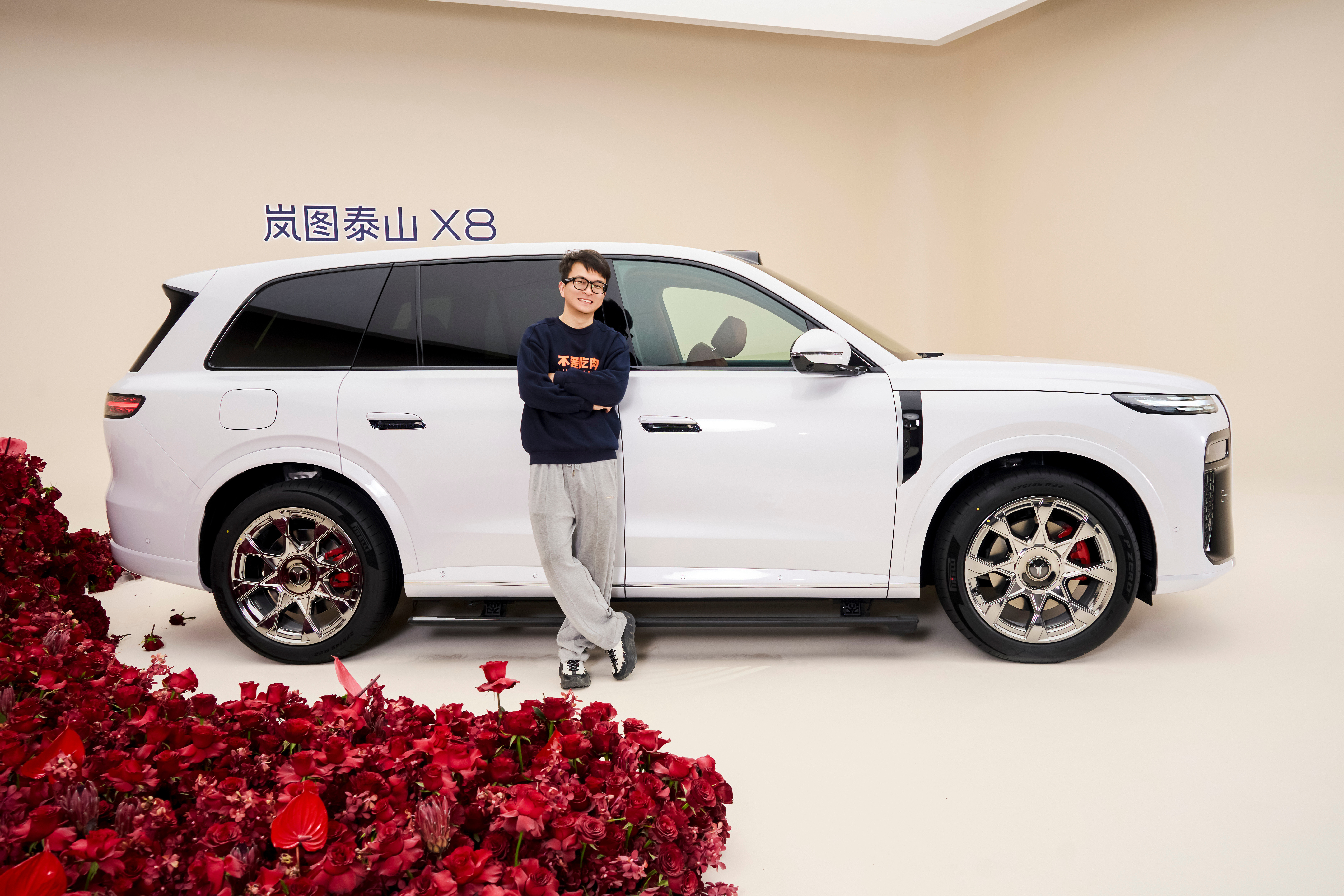 岚图泰山x8预售插混版本30.29起，那按惯例正式价格估计要进30以内，再加