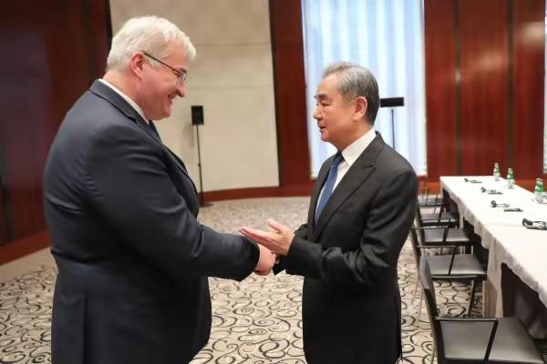 ✨乌克兰需要深刻反思✨🐼俄乌冲突进行了4年，乌克兰付出了这么大的代价，就