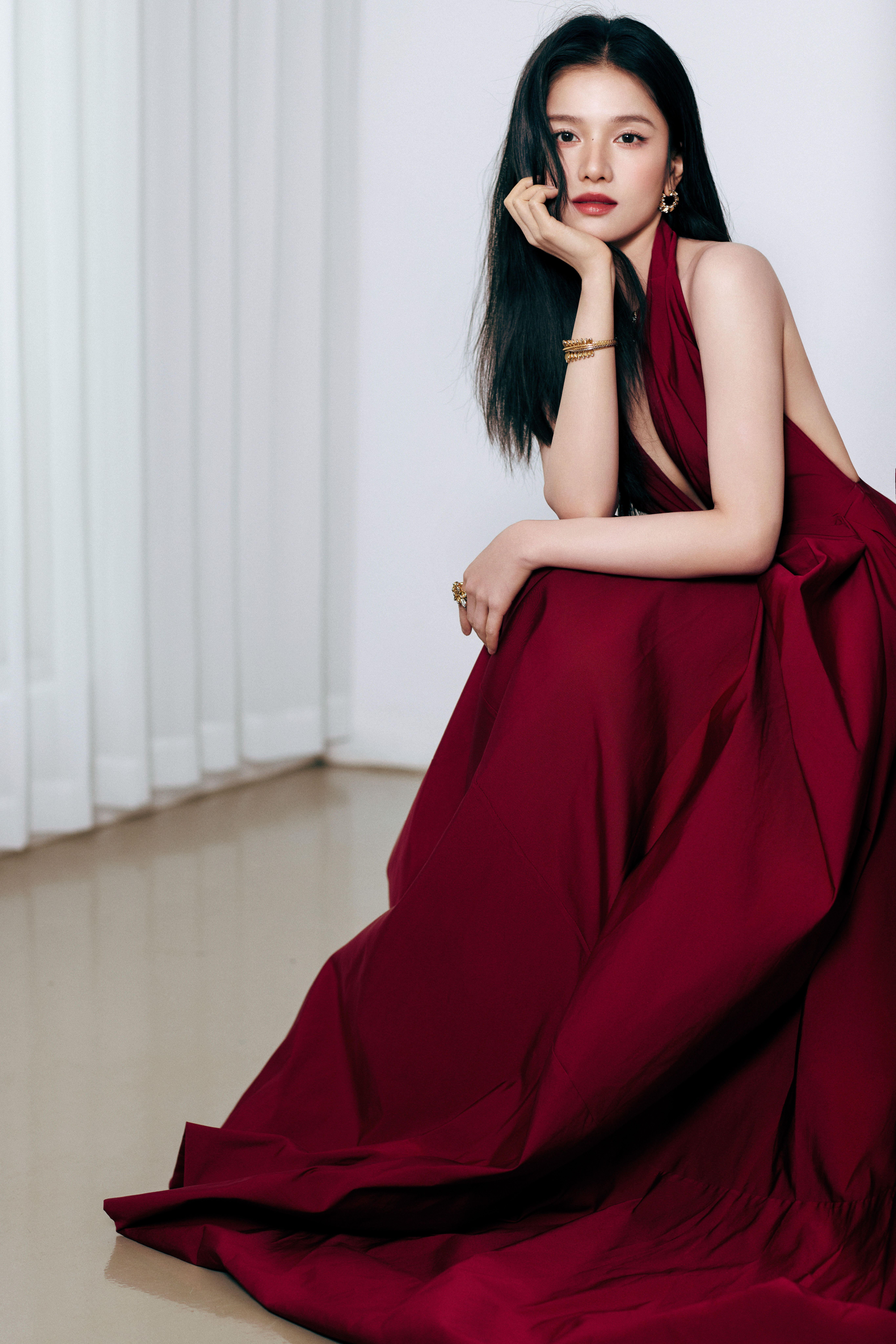 张婧仪这套红色不错​​​