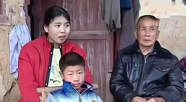 2013年，63岁大爷，收留16岁女孩当老婆，不久后生下1子。谁知，13