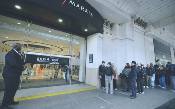 法国人上街抗议——因为中国时尚品牌巴黎开店！结果就是看到抗议者，警察与抢购者