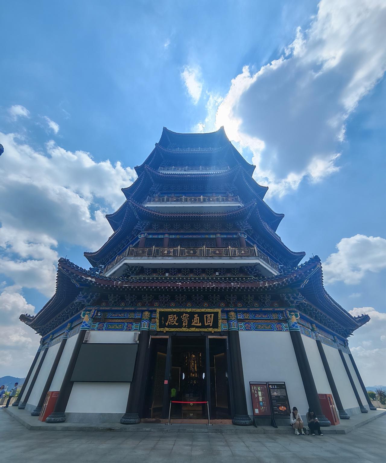 退休10年，也旅行了10年，除了一个人出行，最多的还是和老公自驾游。这些年，我