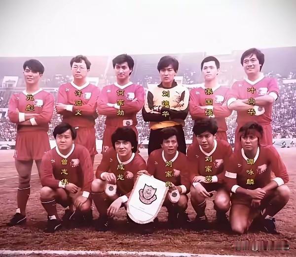 真没想到刘德华当年也是香港明星足球队的，这支1986年就成立的明星足球队，当