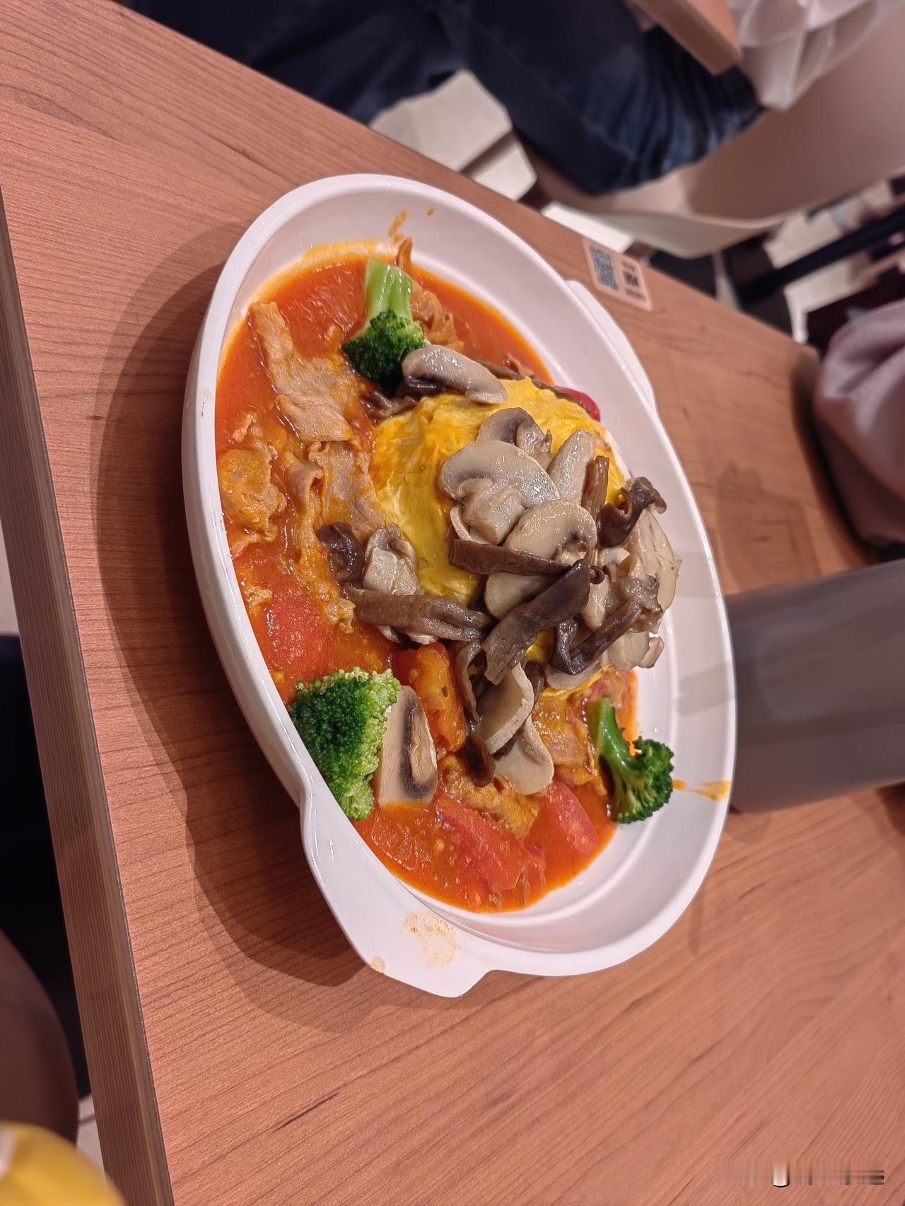 我想买一双凉鞋，已经逛了几天鞋店了，一直没买到喜欢的鞋子。今天是母亲节，晚上