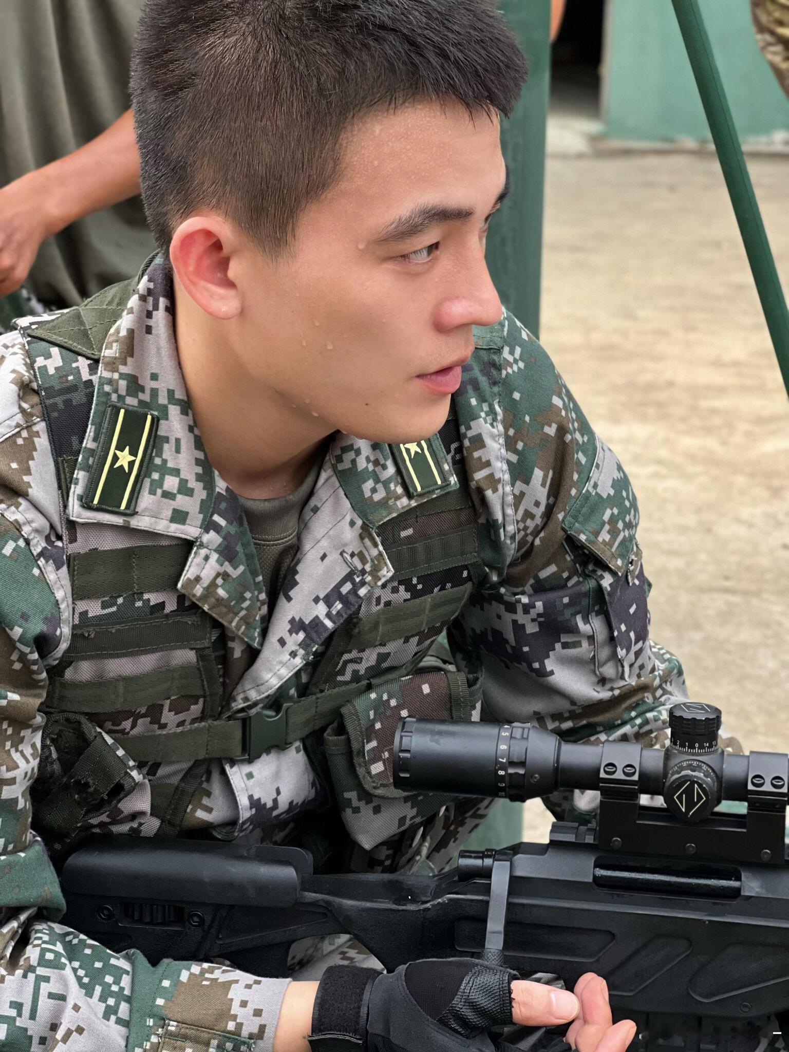 欧豪兵自风中来一滴泪镜头封神名场面来了！《兵自风中来》欧豪克制式哭戏，不泛滥的情