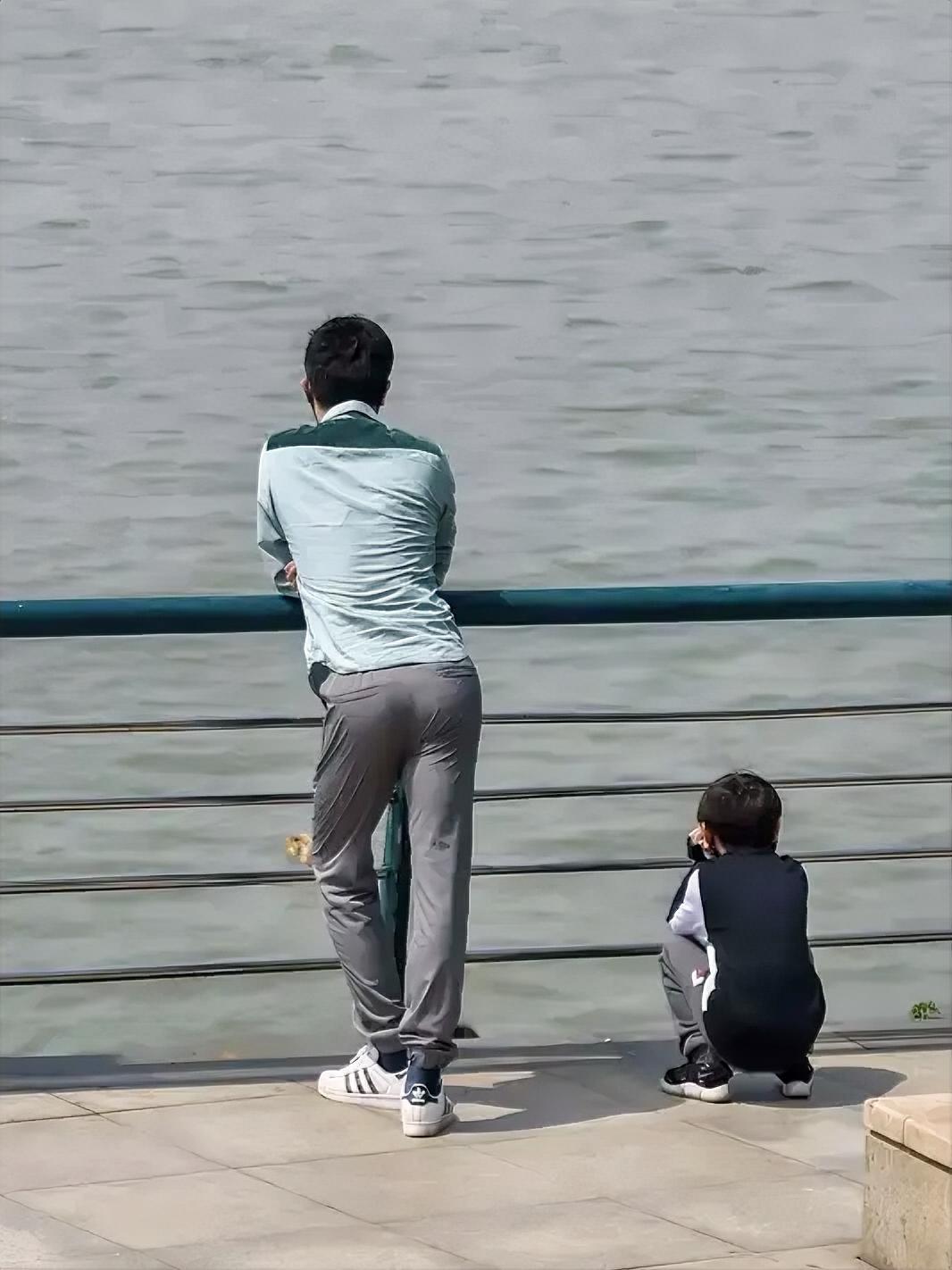 真的很现实。父爱亏欠的女儿，长大后会在垃圾堆里找爱。别人稍微对她好一点