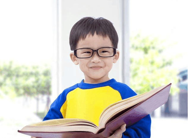 你的孩子是否总是频繁眨眼睛? 家长不能忽视, 小心孩子患此疾病