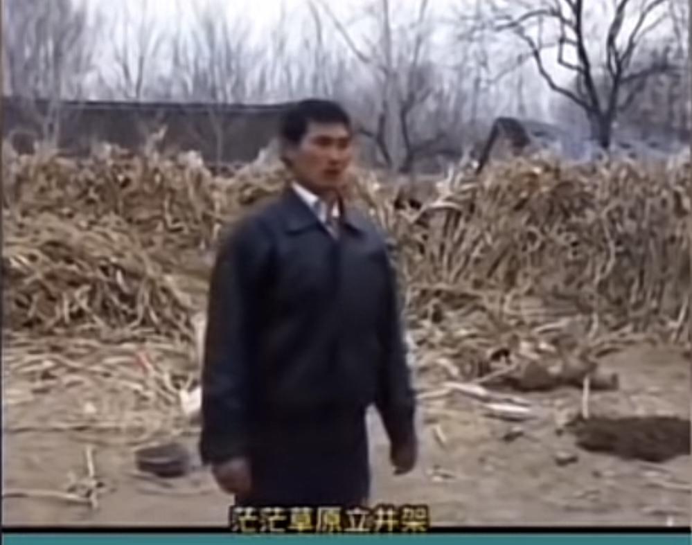 今天刷到一段大衣哥没火之前的视频，那时瘦瘦的，明显营养跟不上，旁边摄像白胖白胖！