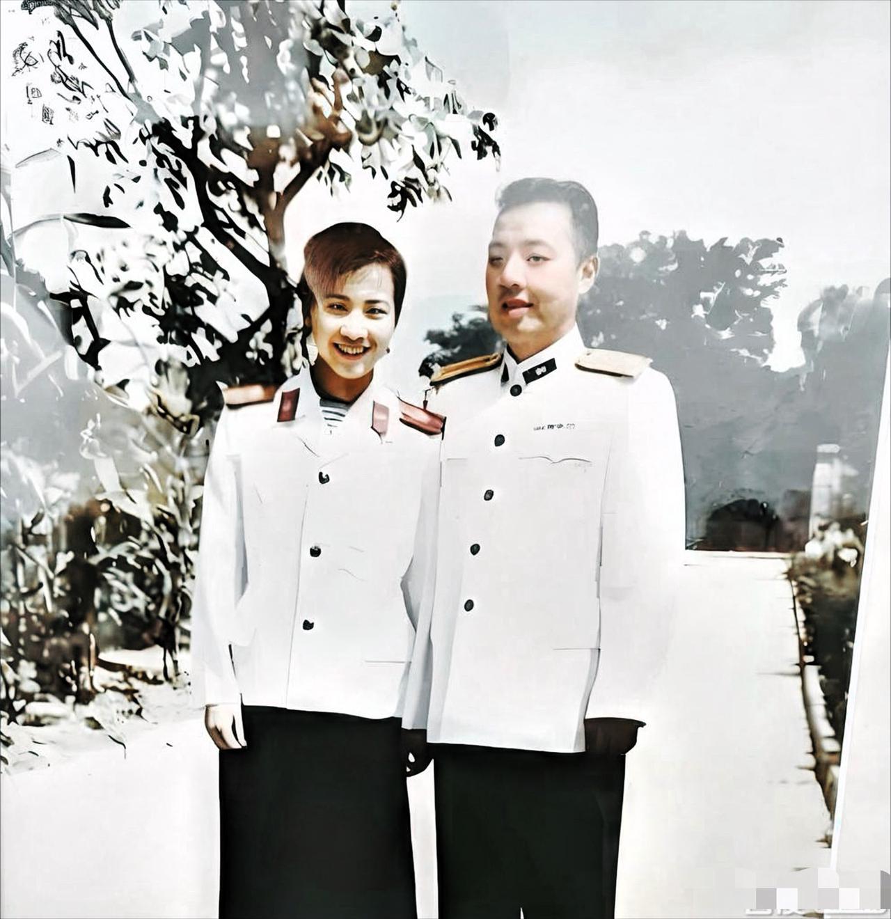 1960年48岁的海军政委苏振华于小自己24岁的海政文工团专业舞蹈演员陆迪伦结婚