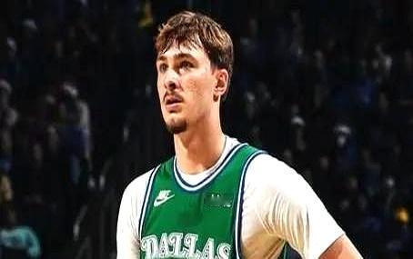 19岁800分，仍追不上41岁老头昨天湖人116-110翻盘独行侠，镜头给