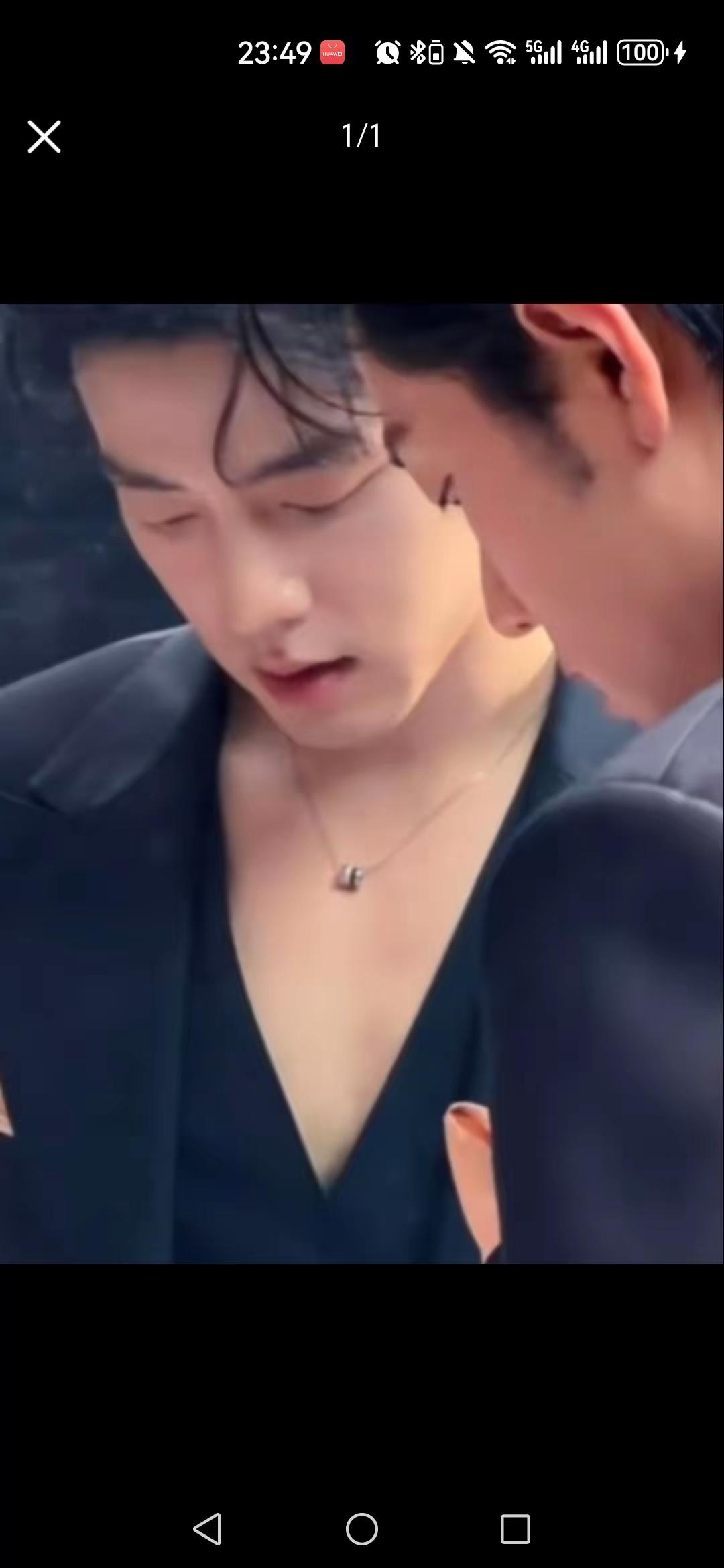 别再只说肖战是帅哥了！见过本人的朋友直接激动到语无伦次，建模脸天花板都不足以形容