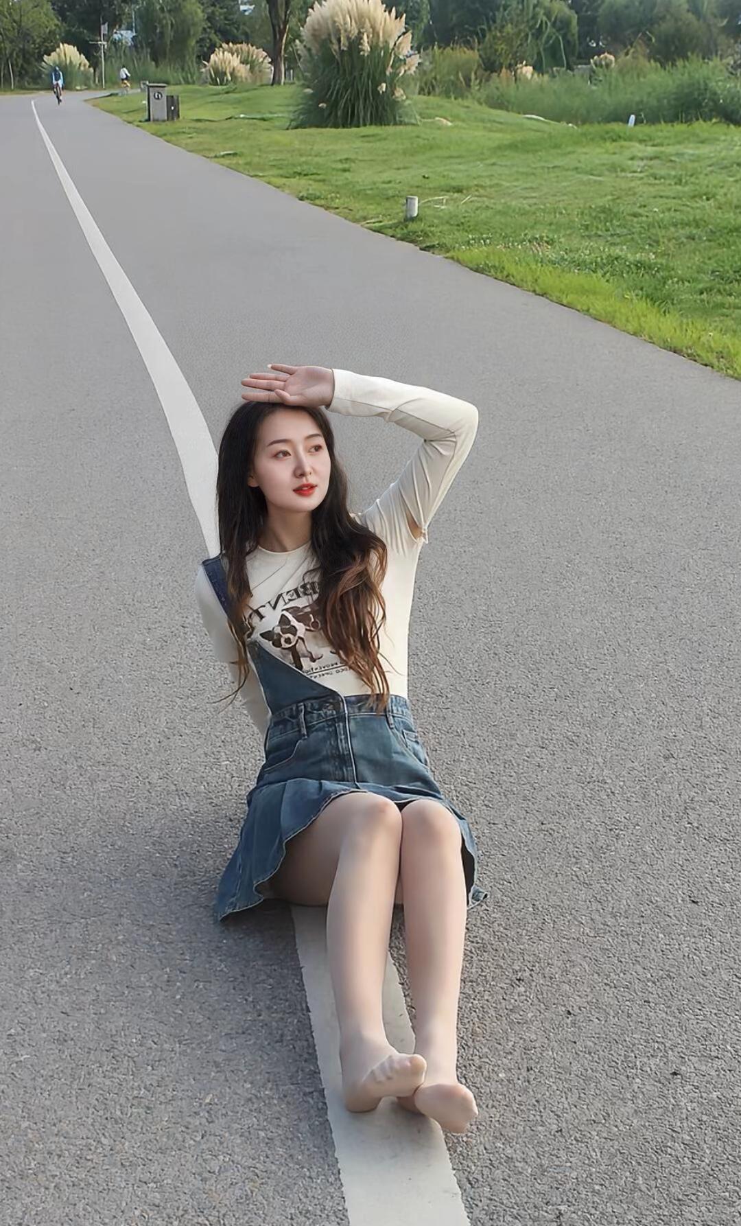 夏日清新穿搭，悠闲的午后时光🌞👗💃