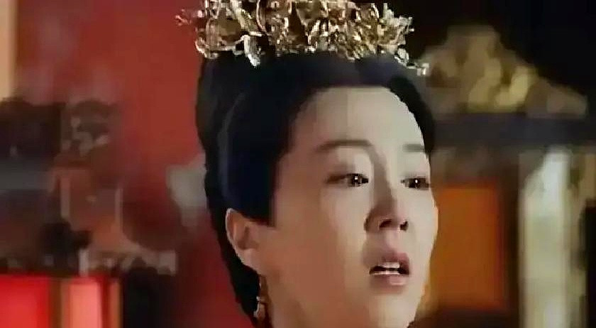 朱棣带着几十万大军杀进南京，皇位唾手可得，却被摔在地上的大嫂吕氏，用一个巴掌大的蜡封竹筒当场治得服服