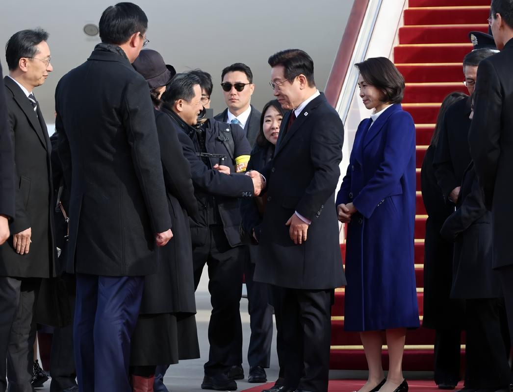 最近出了件怪事，一群韩国人千里迢迢飞中国，放着故宫、长城这种世界级景点不逛，一头