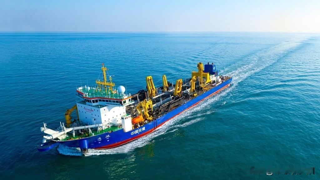 兄弟们！咱中国刚搞出来的那艘超大型挖泥船“同君”，海试直接通关了！这船是真的猛啊