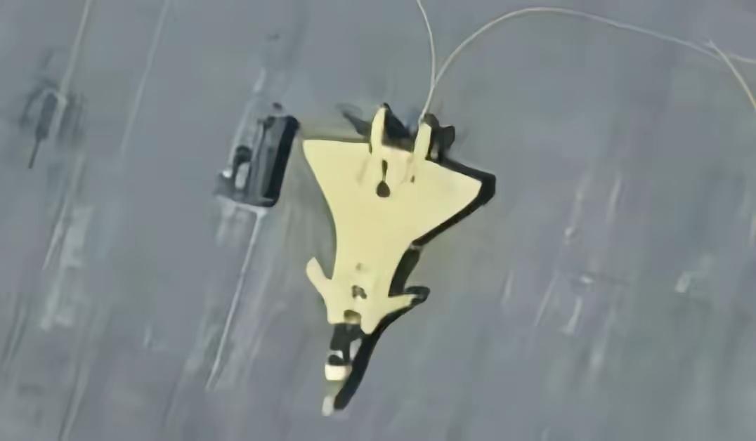 这是什么情况，歼20要出垂直起降版了吗？？真是离谱到家了。中国力量歼20如果