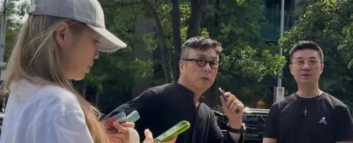 果然是人走茶凉世态炎凉啊！小s的好姐妹们没有一个出现在lily的画展上啊！虽