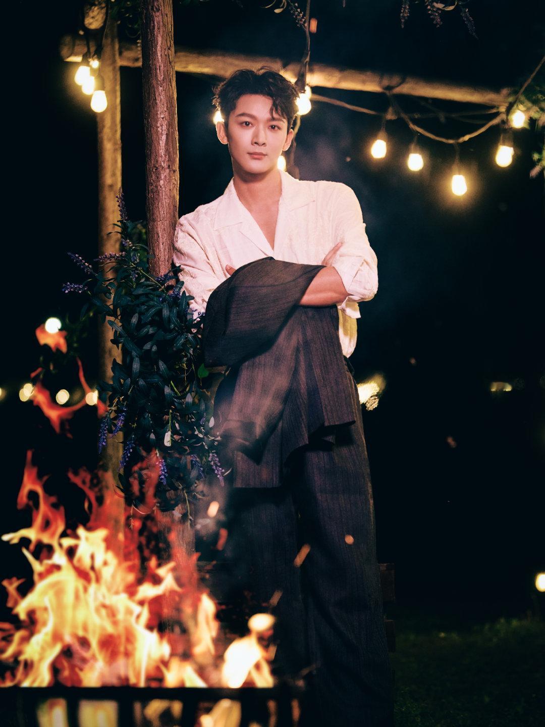 【你从哪部剧入坑张晚意】4月22日是演员的生日，他分享了好多蛋糕的照片呀！《觉醒