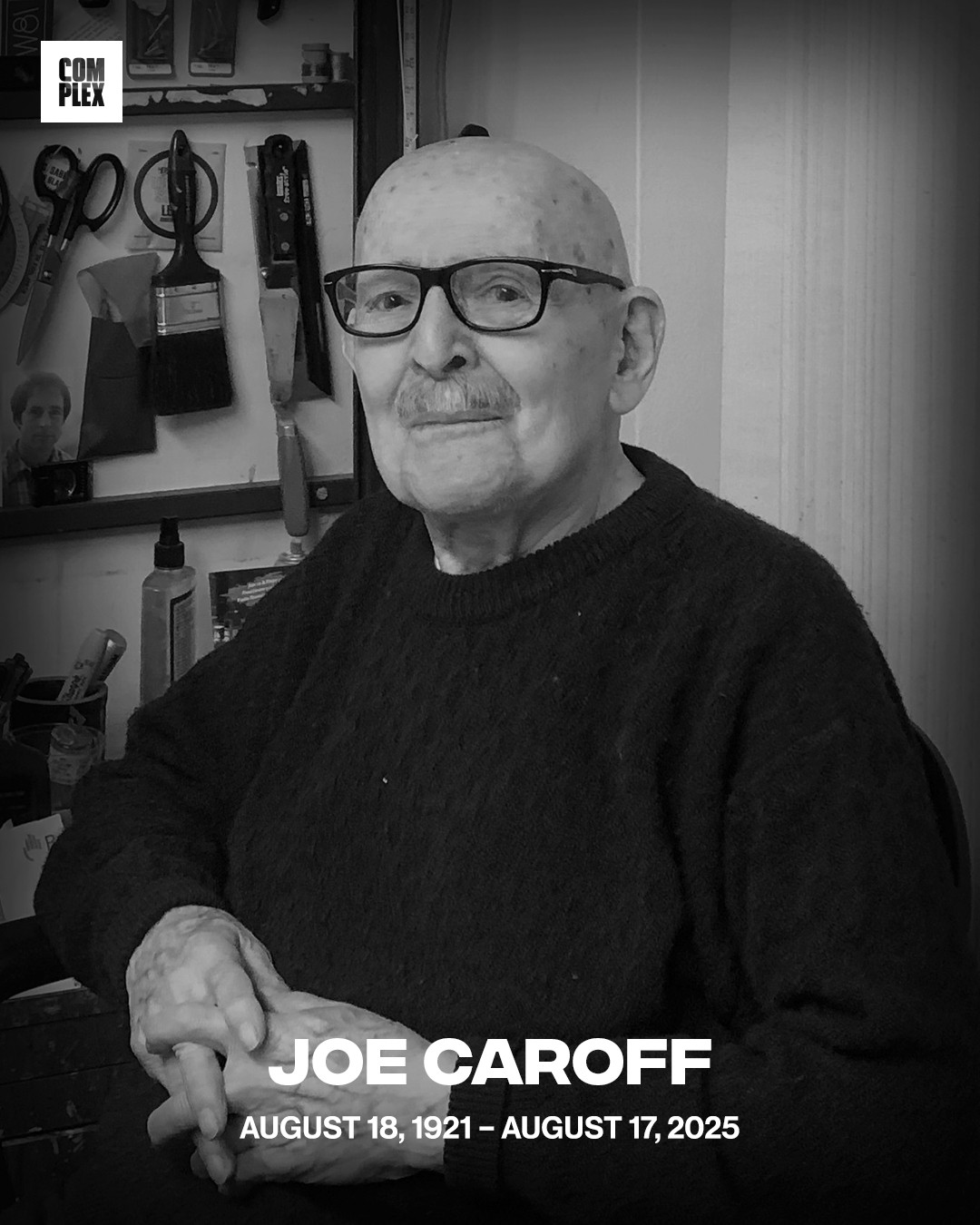 邦德“007”标志性Logo设计师乔·卡罗夫(JoeCaroff)去世，享