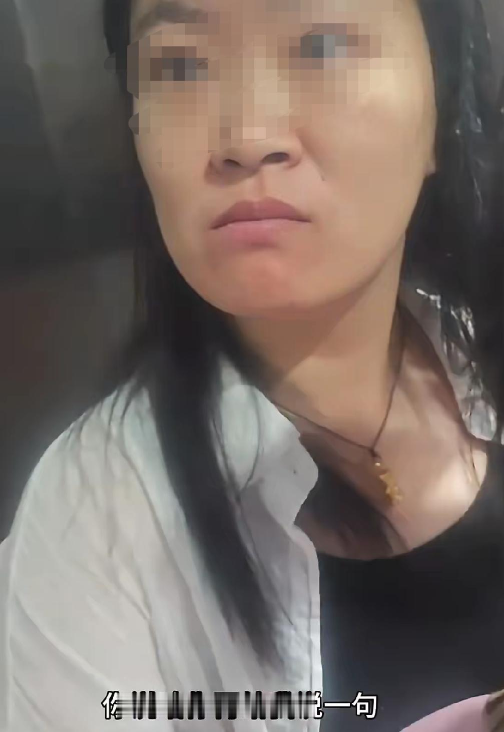 都给老师丢人！”河北石家庄，一外卖小哥送餐时发现电梯被一家人挡住迟迟不动，小哥送