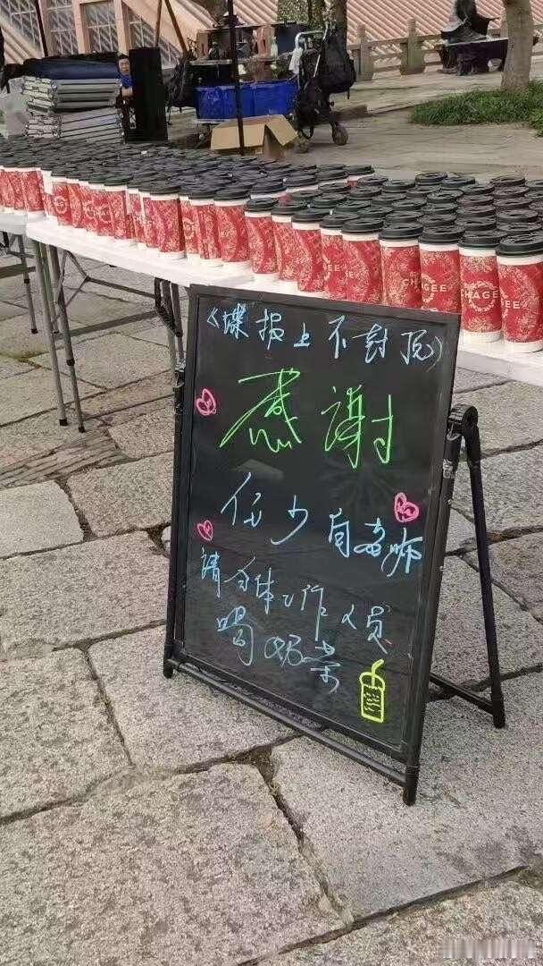 小赞不仅是个控黑控红大粉，还是个氪金大粉[doge]​​​