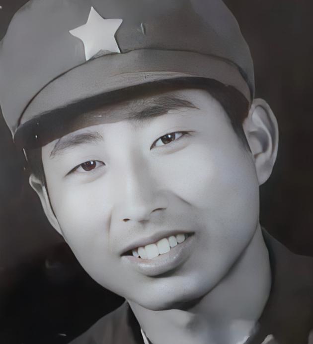 说起对越自卫反击战，有这么一个细节让人愤怒又感慨。一个二年兵临危受命，在突围路上