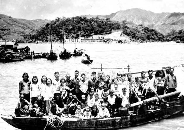 1960年3月，广东惠阳渔民苏就带带领苏氏家族共四十八人，分乘四艘简易小木船连夜
