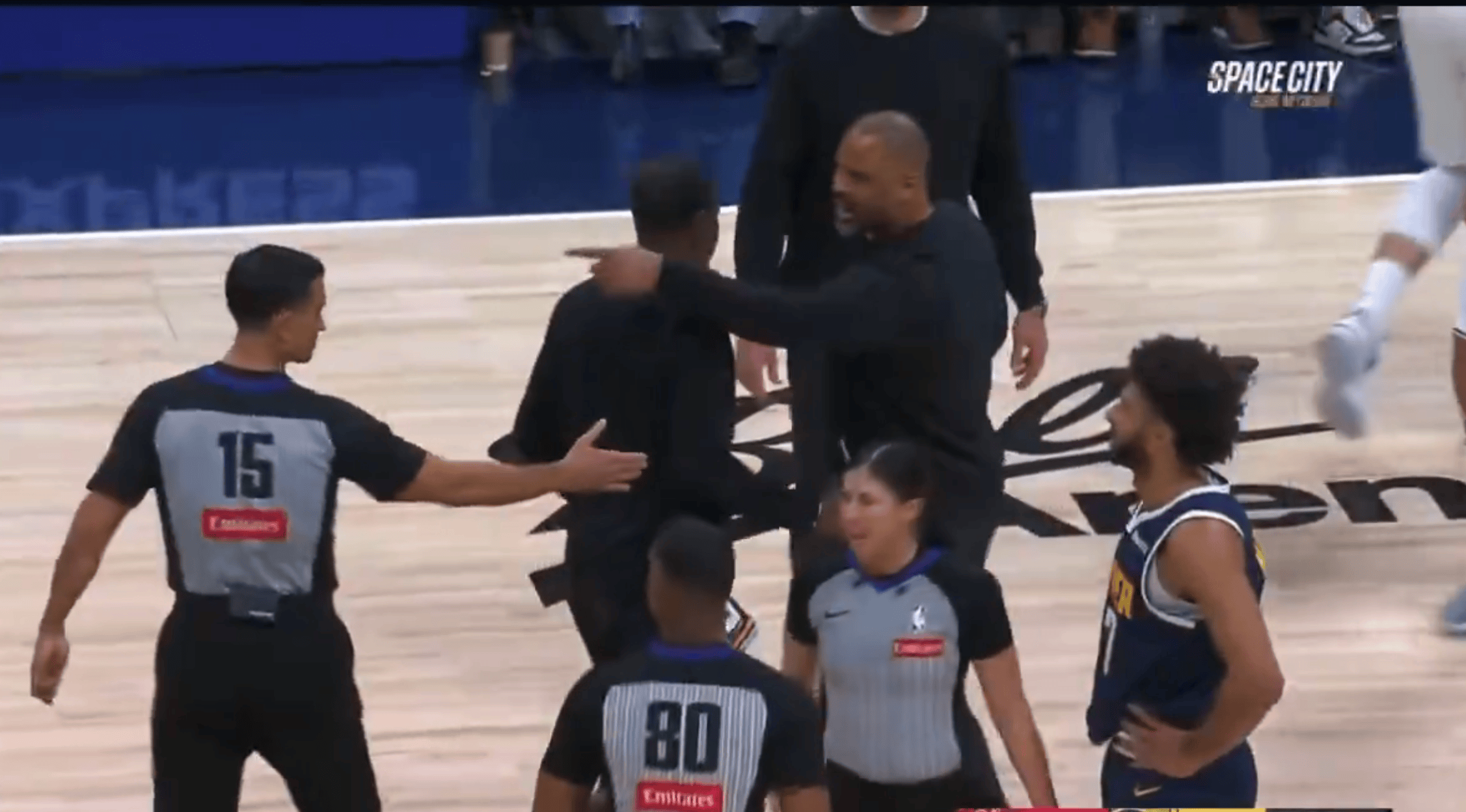 乌度卡对裁判怒吼: 你xx睁大眼睛看看, 睁大你的x眼看看