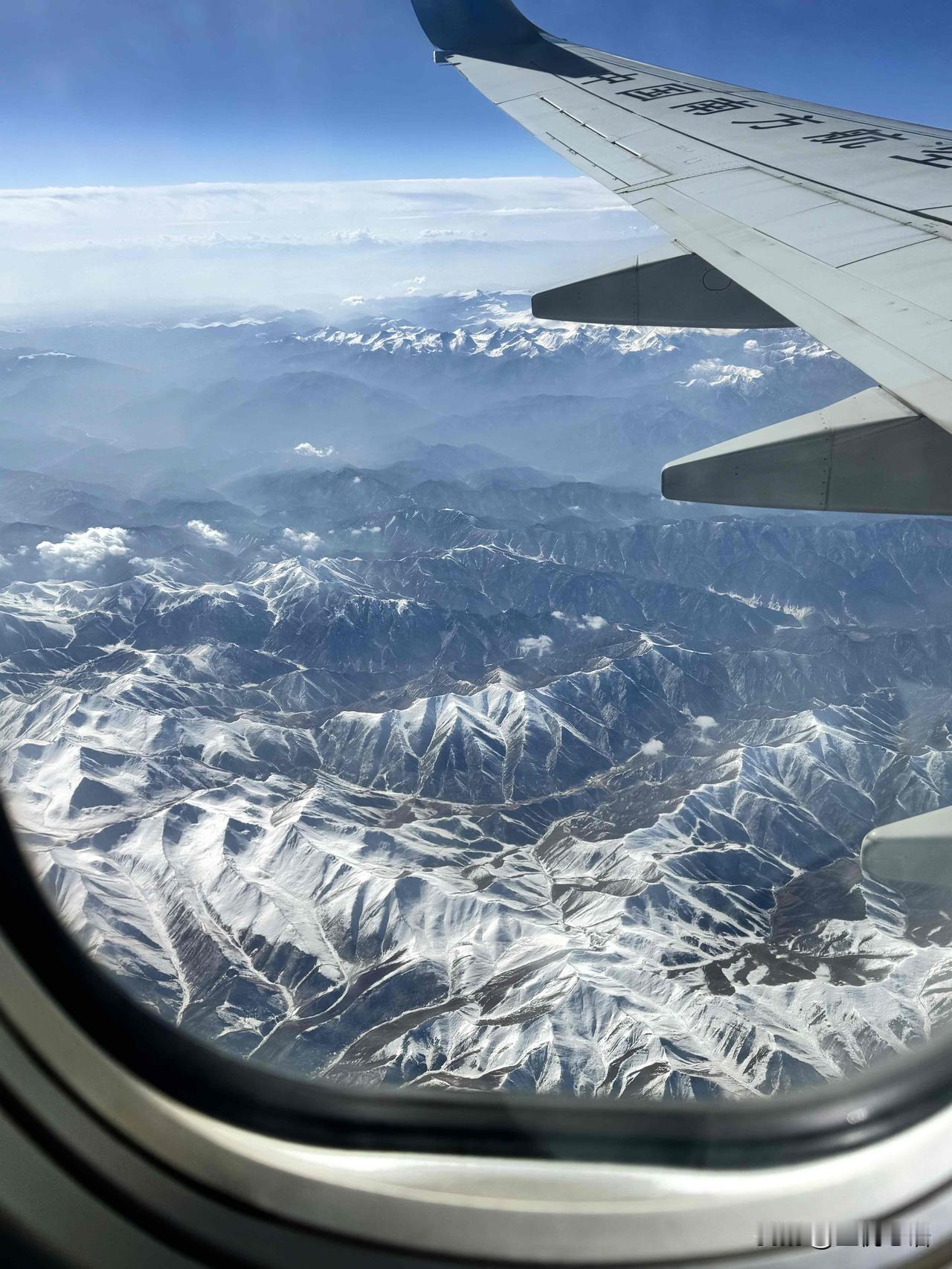 听劝！飞新疆必选左边A座！从杭州飞新疆的宝子，听我一句！左边座位藏着绝美彩