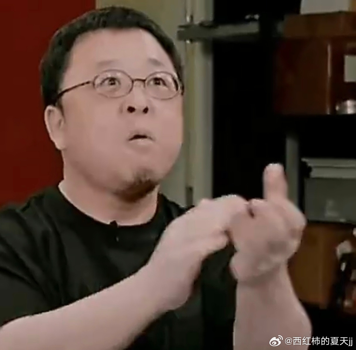 西贝这次的风波，说白了就是一场“信任危机”。之前大家去西贝，冲的是那份“闭着眼睛点都好吃”的踏实感。