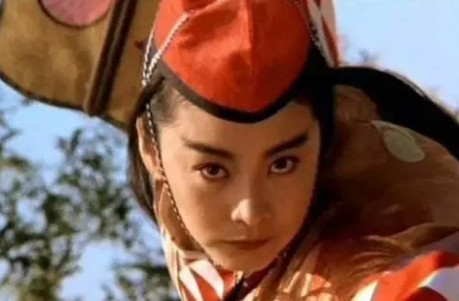 1992年，徐克不顾金庸反对，坚持选林青霞出演