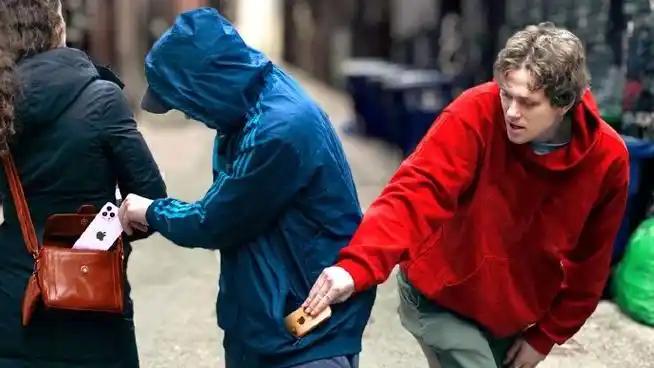 据说，欧洲的小偷居然达成了一种共识，那就是可以去偷中国人的钱财和物品，但是绝对不