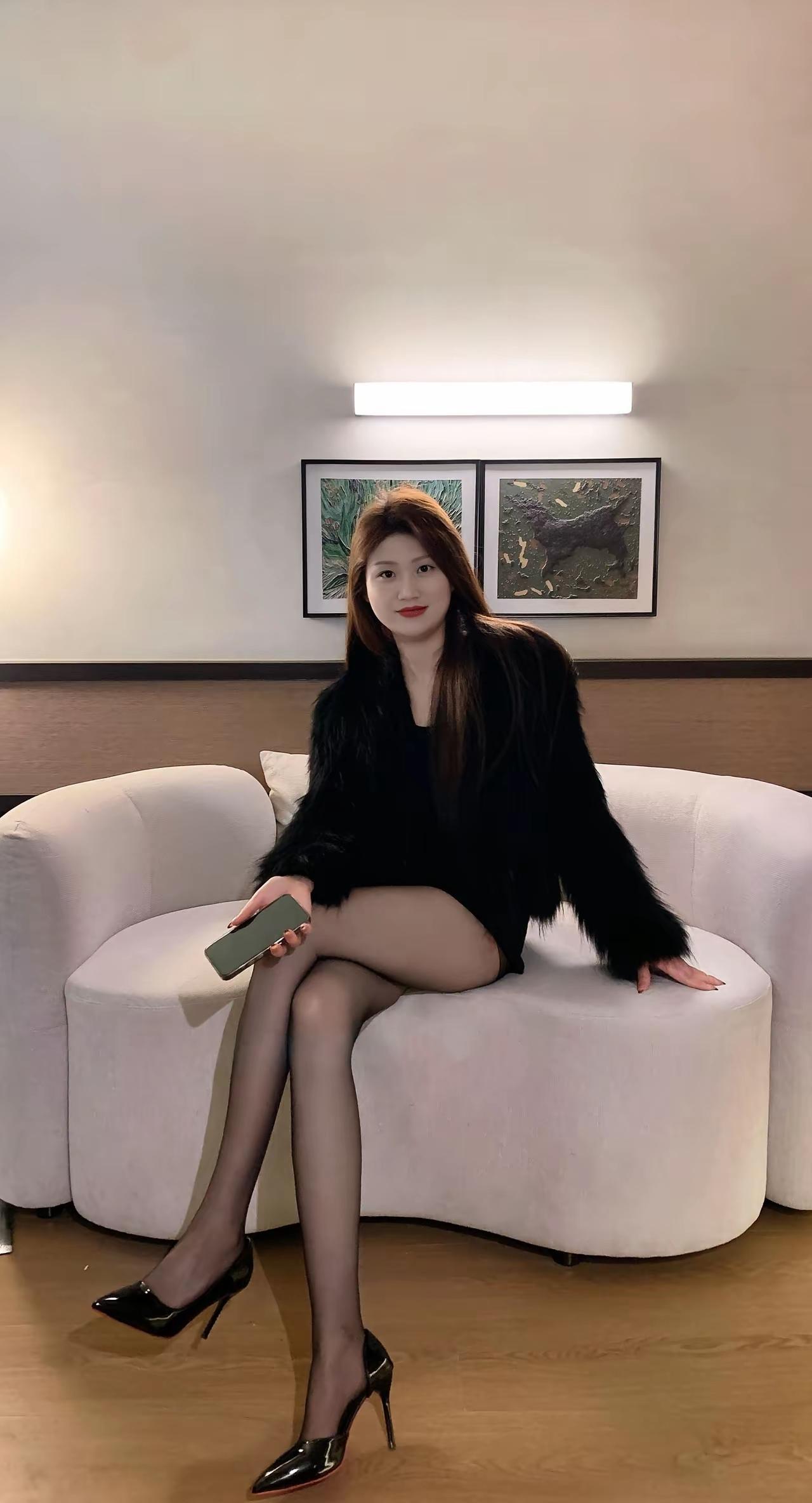 还是穿黑丝好看穿搭如何搭配裤袜才好看黑丝高跟鞋穿搭