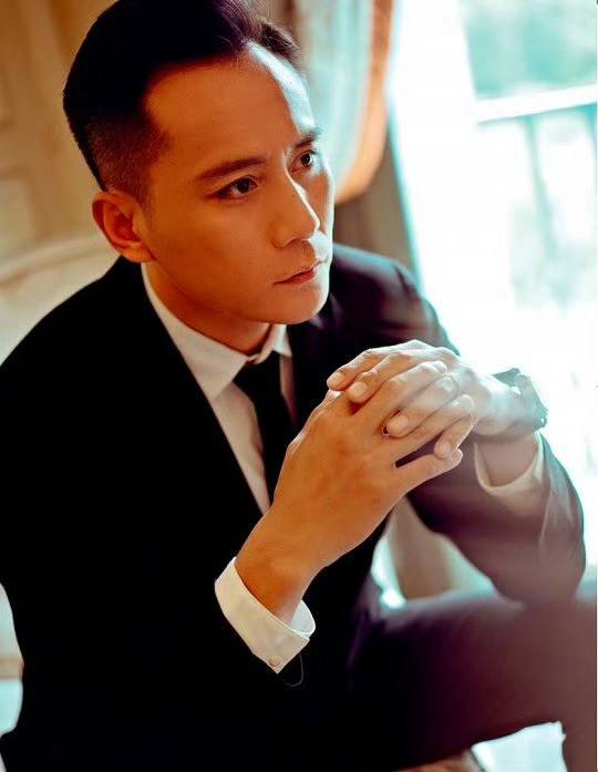 刘烨不好好学习来追星干嘛被粉丝夸帅后嘴角有点压不住哈哈哈哈哈哈哈