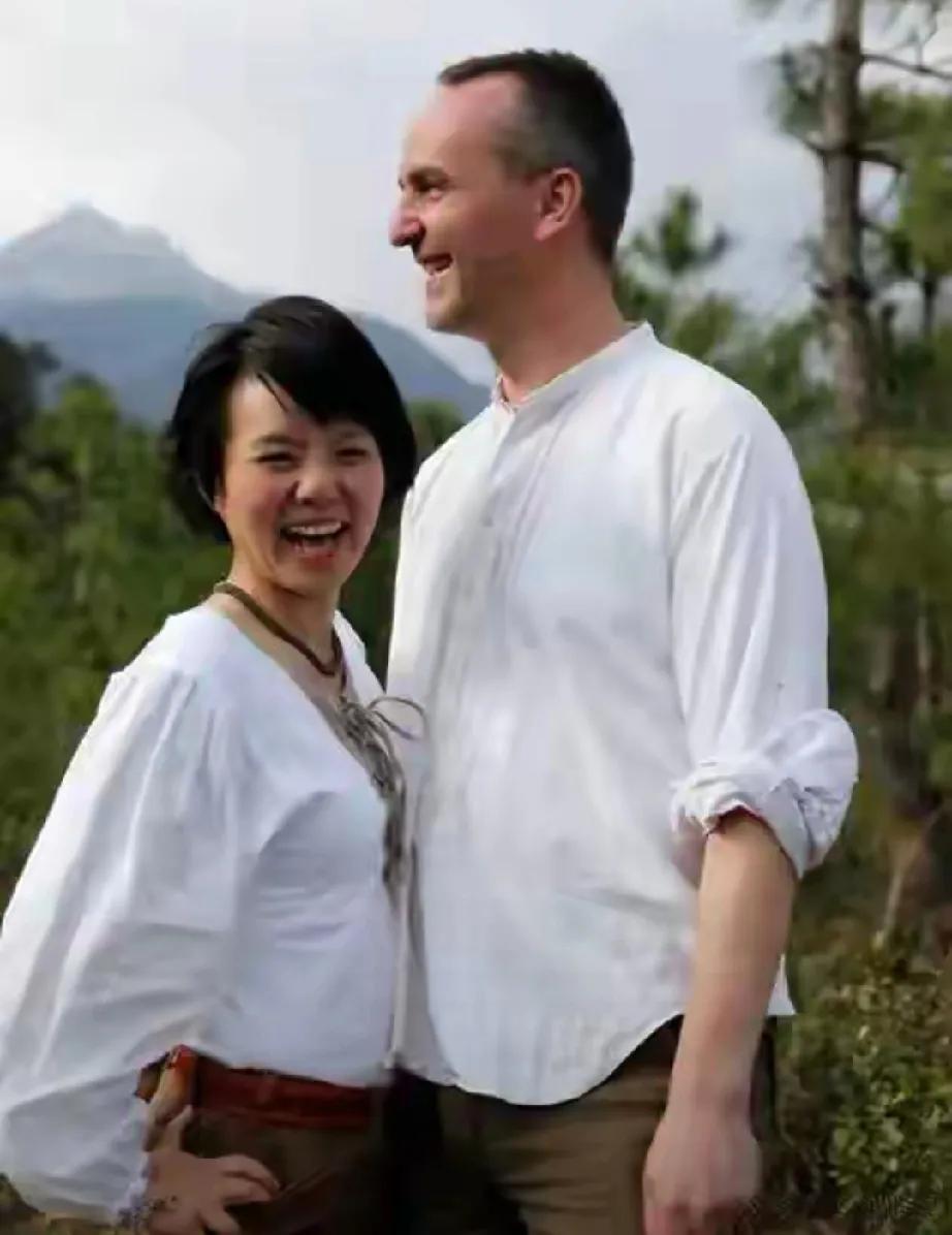 龚琳娜与老锣二十年的跨国婚姻，竟以老锣婚内出轨狼狈收场！2024年10月13日官