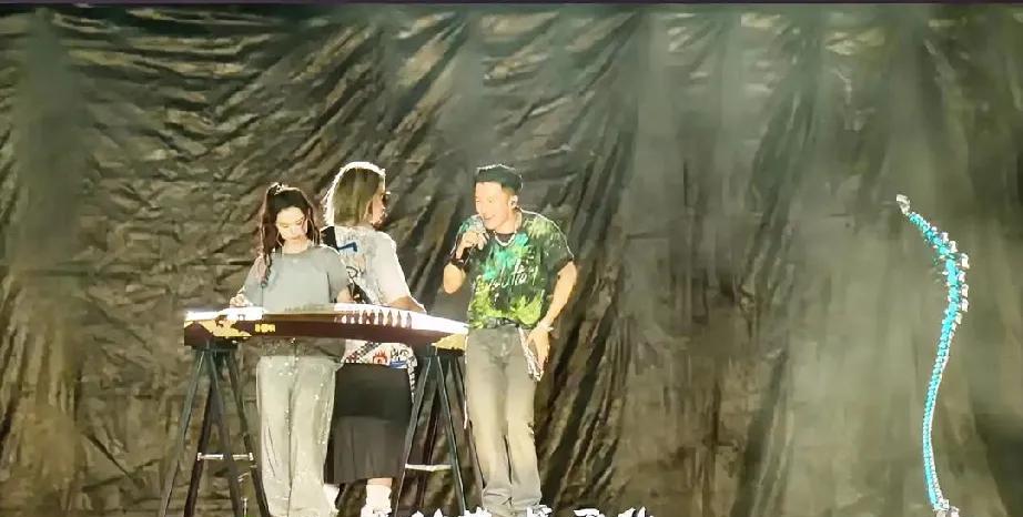 谢霆锋演唱会含金量太高了！原本以为他请17岁的女吉他手合作已经够爱才了，没