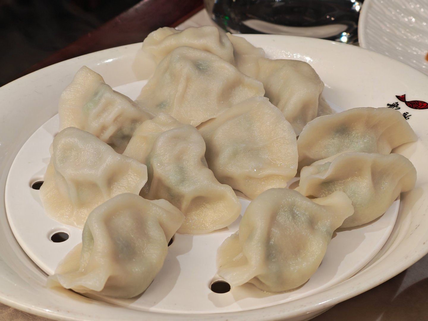 来吃点吧，鲅鱼水饺和海肠捞饭来海边能不吃？[大笑]​​​
