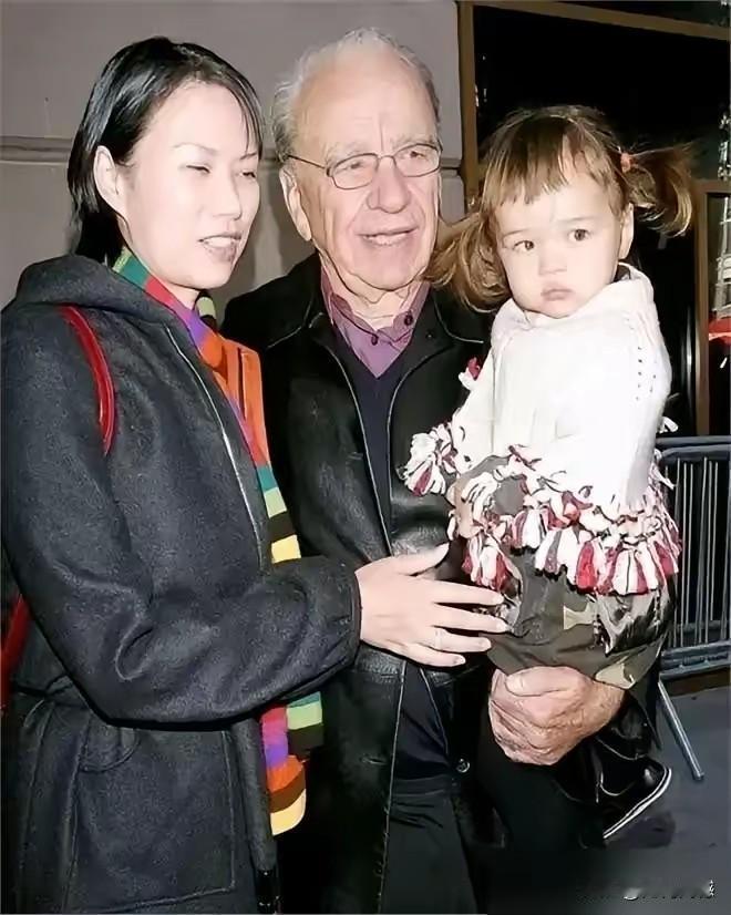 邓文迪和默多克这张老照片，曾经温暖过多少人，曾经吸引过多少赞誉之声，然而最后两个