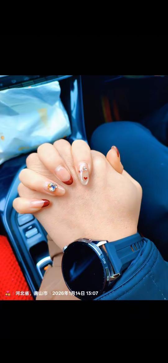 他不能露脸，他有家，但他挣钱给我花😍😍