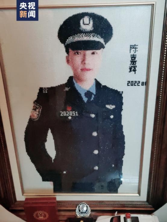 白发人送黑发人，在公安系统并不罕见。在这里，有人为缉毒，孤身前往老挝冒着枪林弹雨