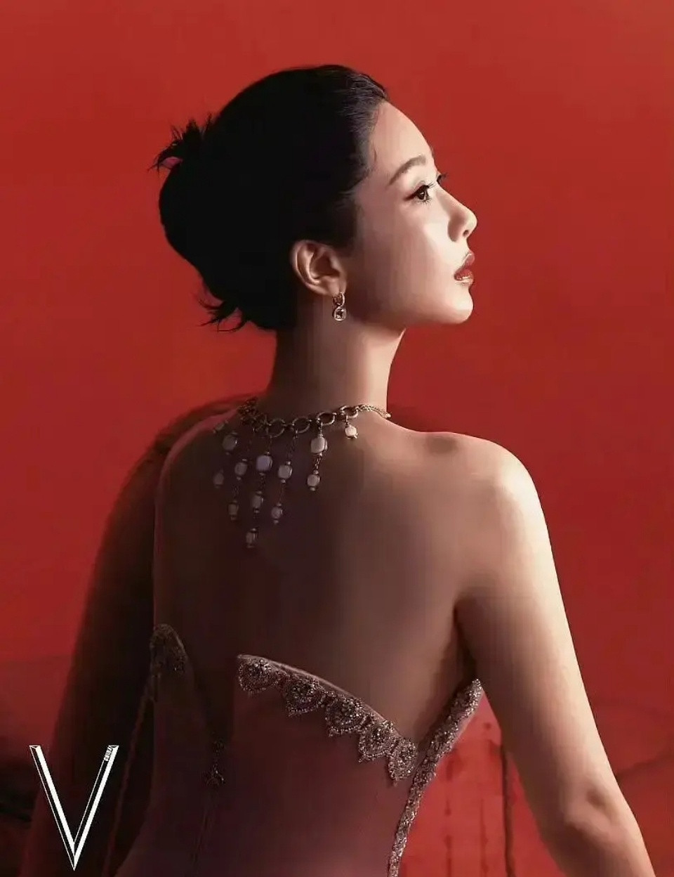 杨紫的背p都p不瘦了[捂脸哭]​​​