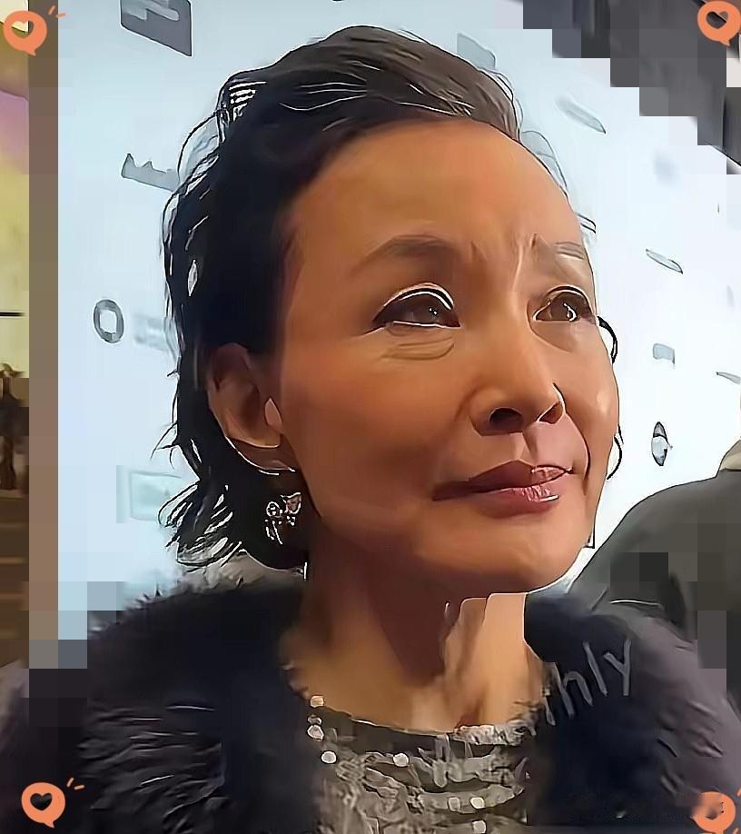 陈冲19岁那年，在纽约校医室，把衣服全脱了。一个30多岁的白人男医生，说要做全身