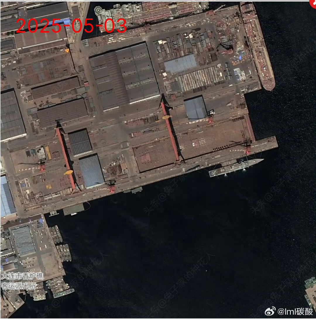 北方某地最新卫星图[并不简单]坞内没太大变化，旁边的组件模块越来越多了[666