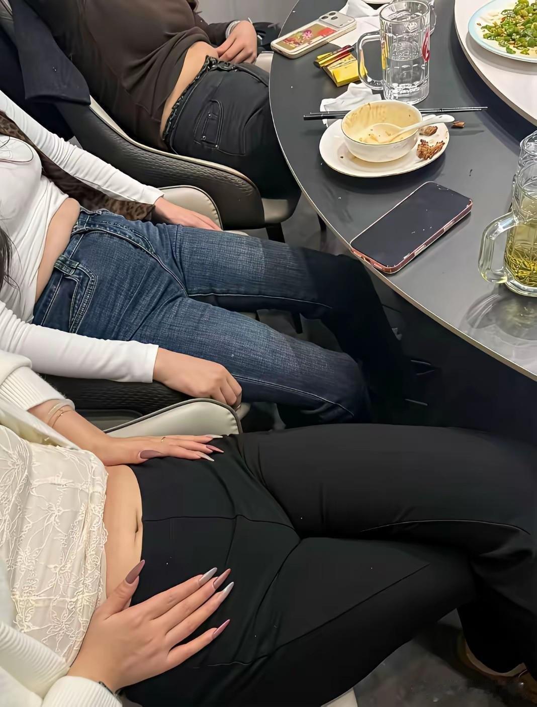 三杯酒下肚就原形毕露了