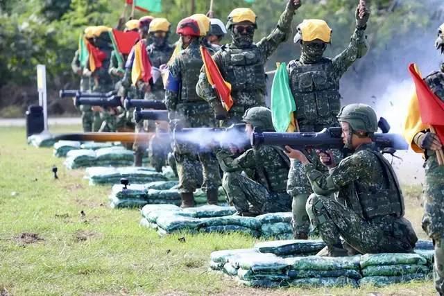 不要纠结了，临阵脱逃才是上策！随着中国人民解放军在台湾岛上战机频飞，登岛作战演