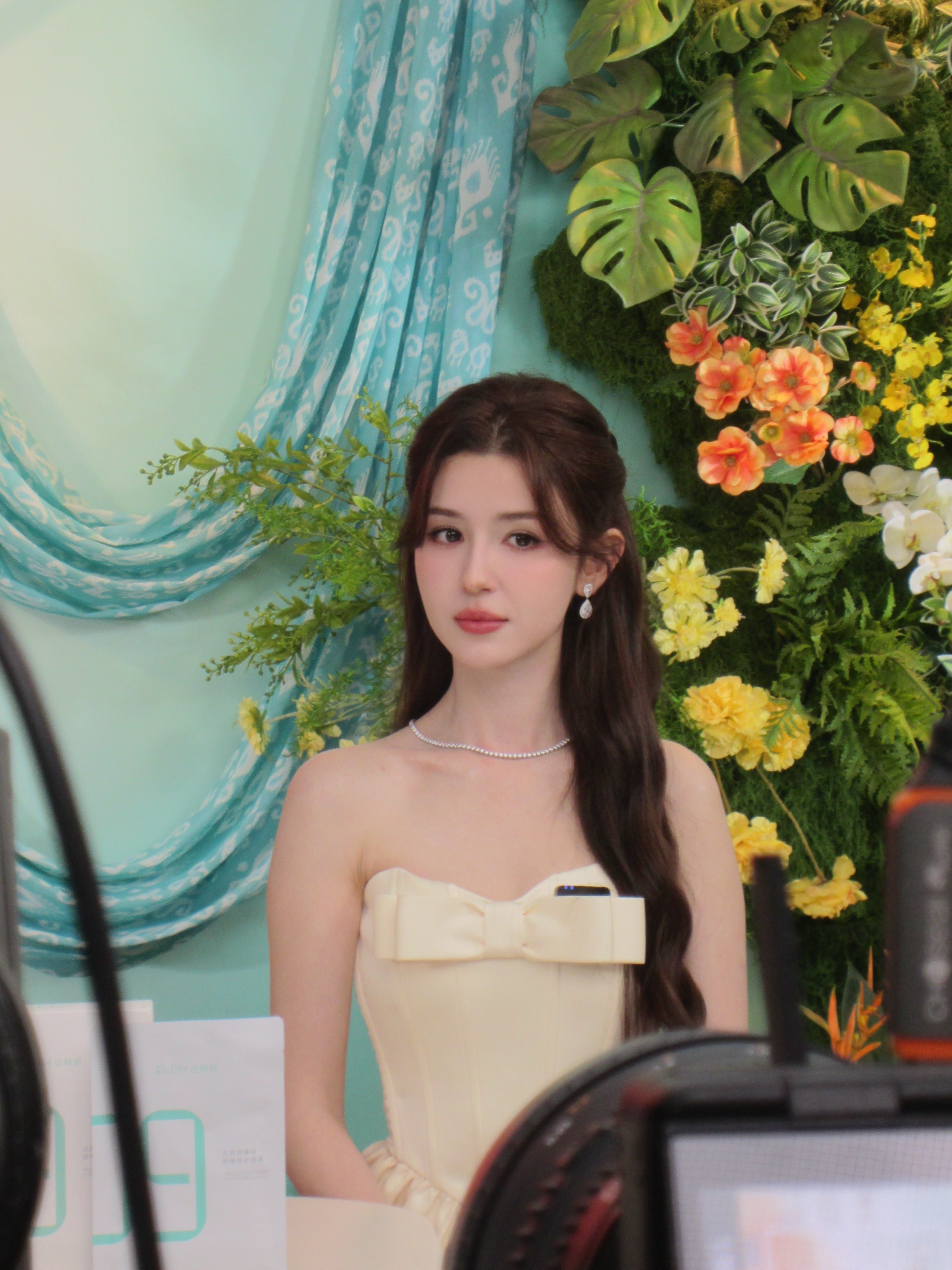 哈妮克孜在复制粘贴的时代，你是手写的诗