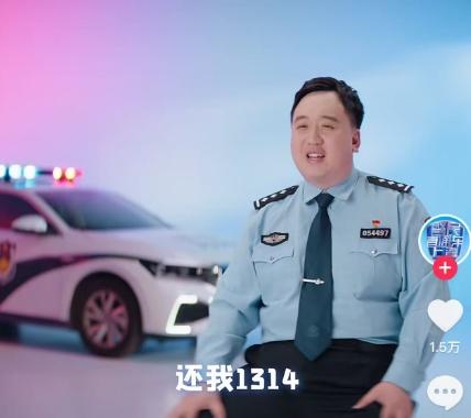 丢人不？上海一小伙，处对象时给女友点十几块一杯的蜜雪冰城，女友二话不说，回请他三
